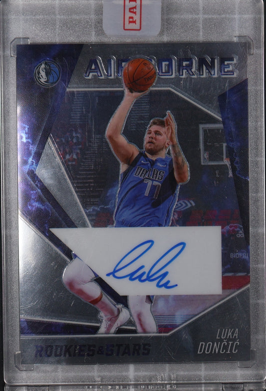 2020-21 Panini Chronicles #AIR-LUD Luka Doncic Airborne Signatures #/99